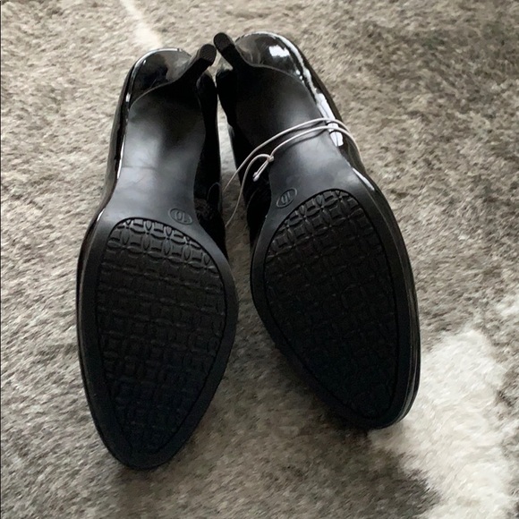 Black Patent Leather Pumps - Picture 4 of 4